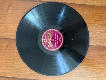 disco in vinile o gommalacca a 78 giri.