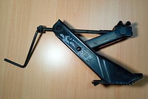 Cric auto usato 625 kg