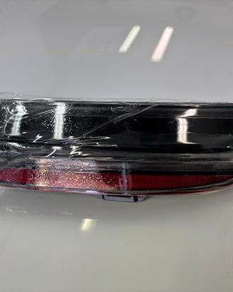 Fendinebbia posteriore sinistro Tesla Model 3