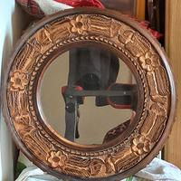 Specchio rotondo con cornice in legno decorato 