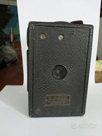 Due machine fotografiche antiche