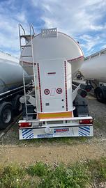 Semirimorchio cisterna per cemento E sfusi