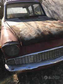 due scocche e un motore pepezzi Ford Anglia