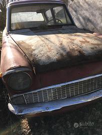 due scocche e un motore pepezzi Ford Anglia