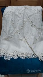 tovaglia ricamata