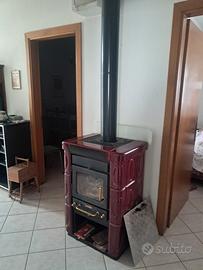 stufa a legna in ceramica/maiolica