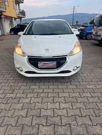 Peugeot 208 1.4 HDi 68 CV 5 porte Allure