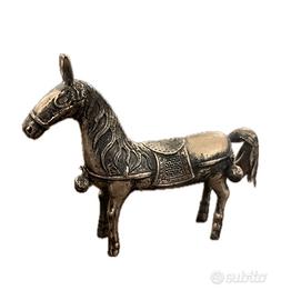 Scultura equestre, forse argento