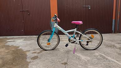 Bicicletta bianca diametro 48 raggio 20 cm