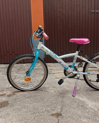 Bicicletta bianca diametro 48 raggio 20 cm