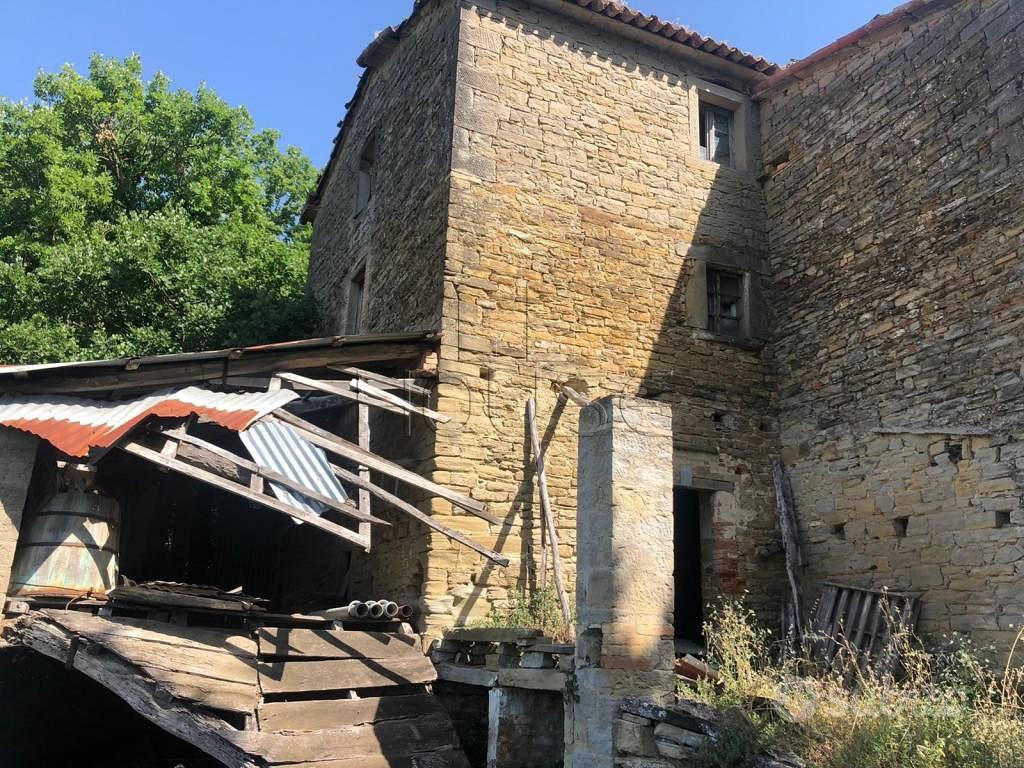 Rustico / Casale di 420 m² con 3 locali e posto au - Altro