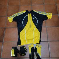 2 magliette Castelli XL con 2guanti e 2calzettini