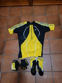 2 magliette Castelli XL con 2guanti e 2calzettini
