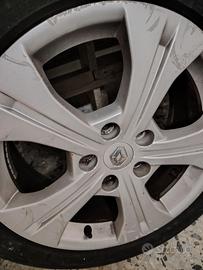 Gomme Renault scenic complete di cerchio