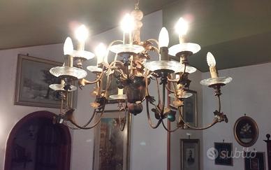 Lampadario in ferro battuto con decoro a mano