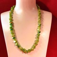 collana e orecchini in madre perla verde