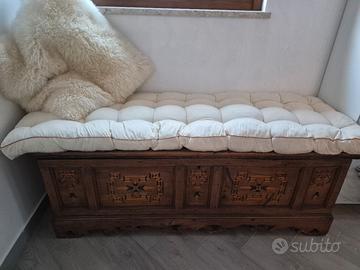 Cassapanca Antica in Legno Massello Intagliato