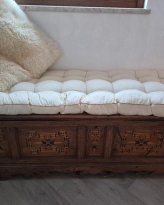 Cassapanca Antica in Legno Massello Intagliato