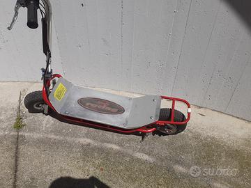 monopattino elettrico non funzionante per pezzi di