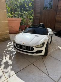 Macchina elettrica maserati