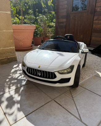 Macchina elettrica maserati