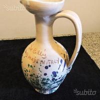 Brocca in maiolica firmata De Cillis