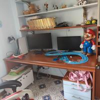 Scrivania a muro, mensole e colonna