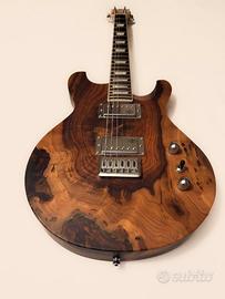 Chitarra elettrica con top in albicocco