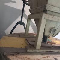 Antica macina a pietra perfettamente funzionante