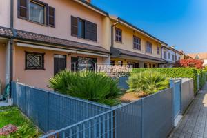 VILLA 4 LIVELLI A SCHIERA CON GIARDINO DOPPIO TERR