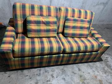 Divano letto in ottime condizione, usato poco