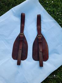 Coppia di fender vintage in cuoio, equitazione