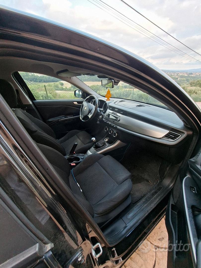 Alfa Romeo Giulietta 2011 photo 4