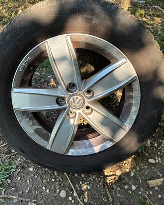 4 cerchi da 15 con gomme invernali 185/65 R15