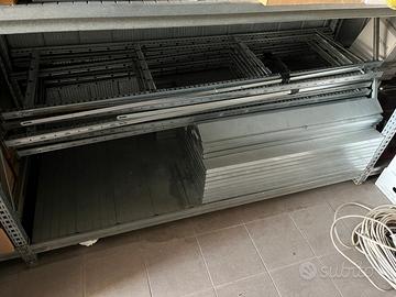 Scaffali in metallo rinforzati