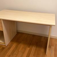 Scrivania e 3 mensole