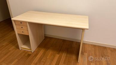 Scrivania e 3 mensole