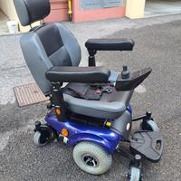 Carrozzina elettrica per anziani e disabili