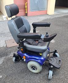 Carrozzina elettrica per anziani e disabili