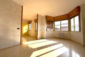 4 LOCALI A SAN GIOVANNI ROTONDO