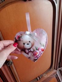 Cuore fatto a mano con orsetto