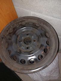 4 cerchi ferro usati poco per  peugeot107 citroenC