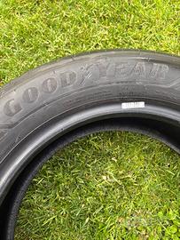 Gomme GOODYEAR EfficientGrip 2 215/60R17 96H