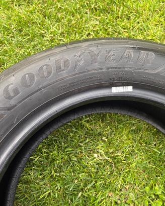 Gomme GOODYEAR EfficientGrip 2 215/60R17 96H
