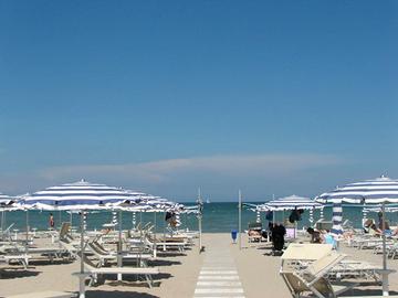 Ampio trilocale, 200 mt dal mare dal 17/8 al 15/9