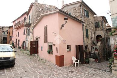 2 LOCALI A MONTOPOLI DI SABINA