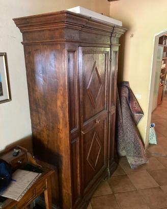 Mobili in noce massello