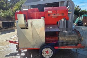 Macchima nocciole a tubo TR211