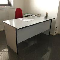 Scrivania per ufficio.