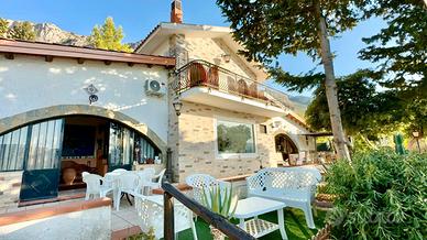 Villa con vista mare in contrada Fraginesi